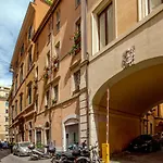 Largo Argentina Apartment - A room in rome