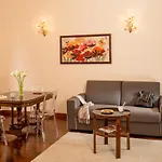 Largo Argentina Apartment - A room in rome